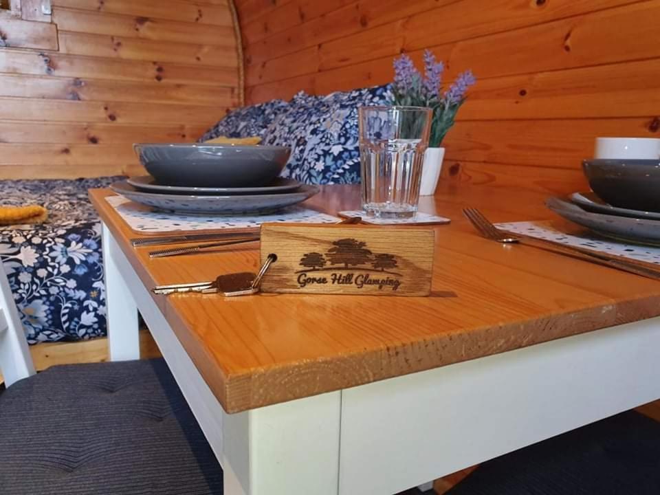 Hotel Gorse Hill Glamping à Newcastle  Extérieur photo